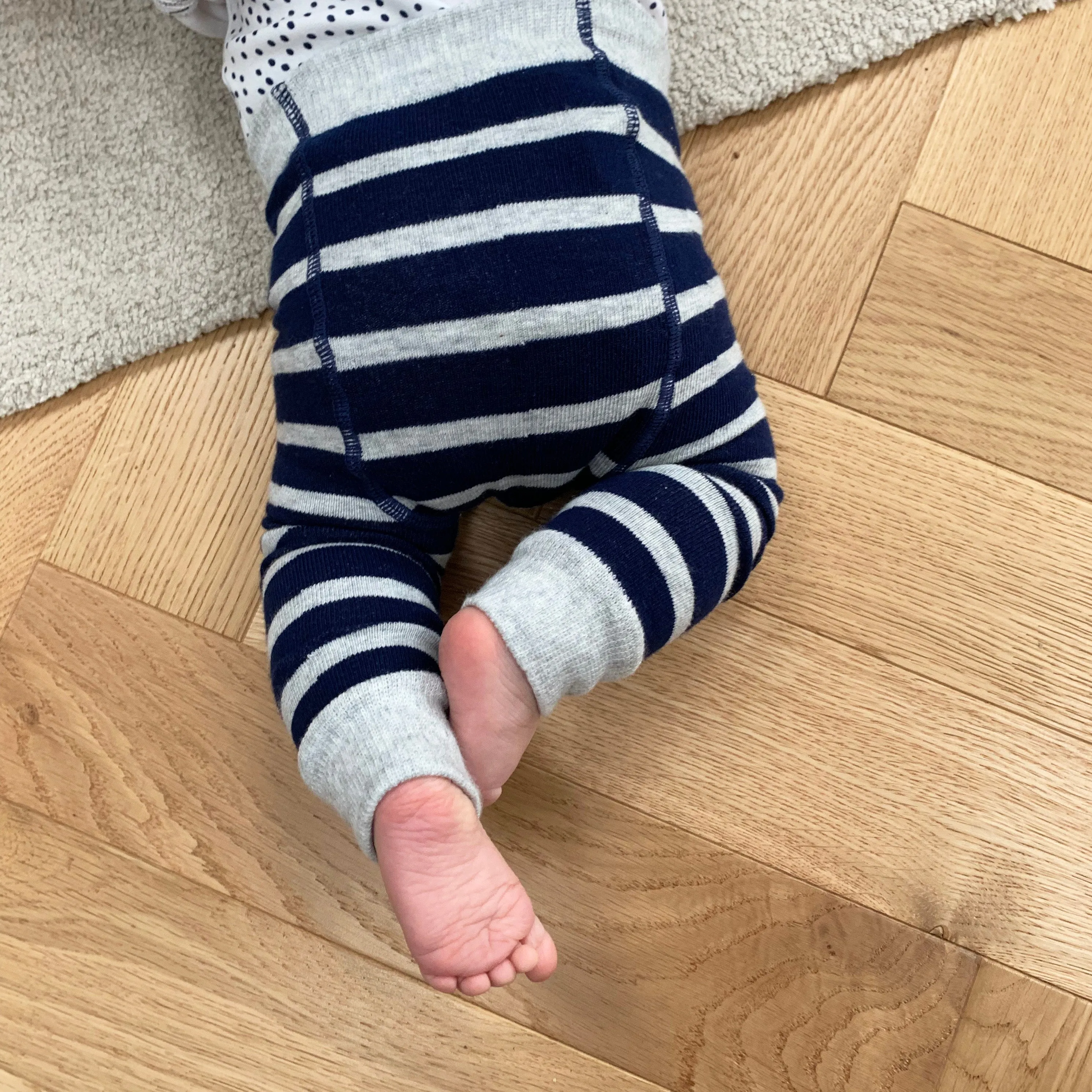 Cosy Leggings with non-Slip Knees - Navy   Grey Wide Stripe Footless tights
