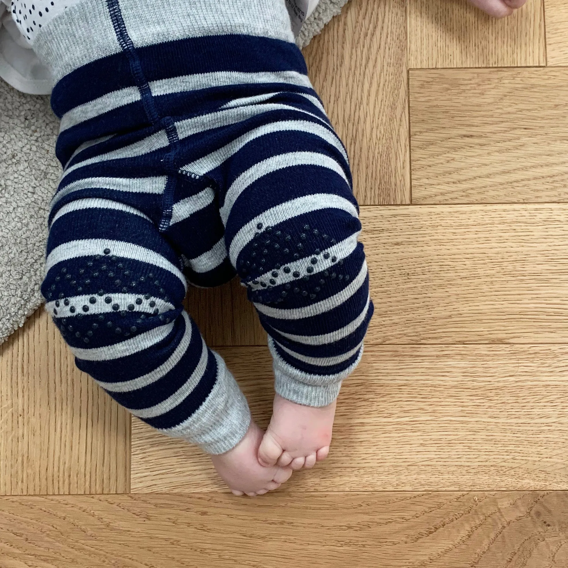 Cosy Leggings with non-Slip Knees - Navy   Grey Wide Stripe Footless tights