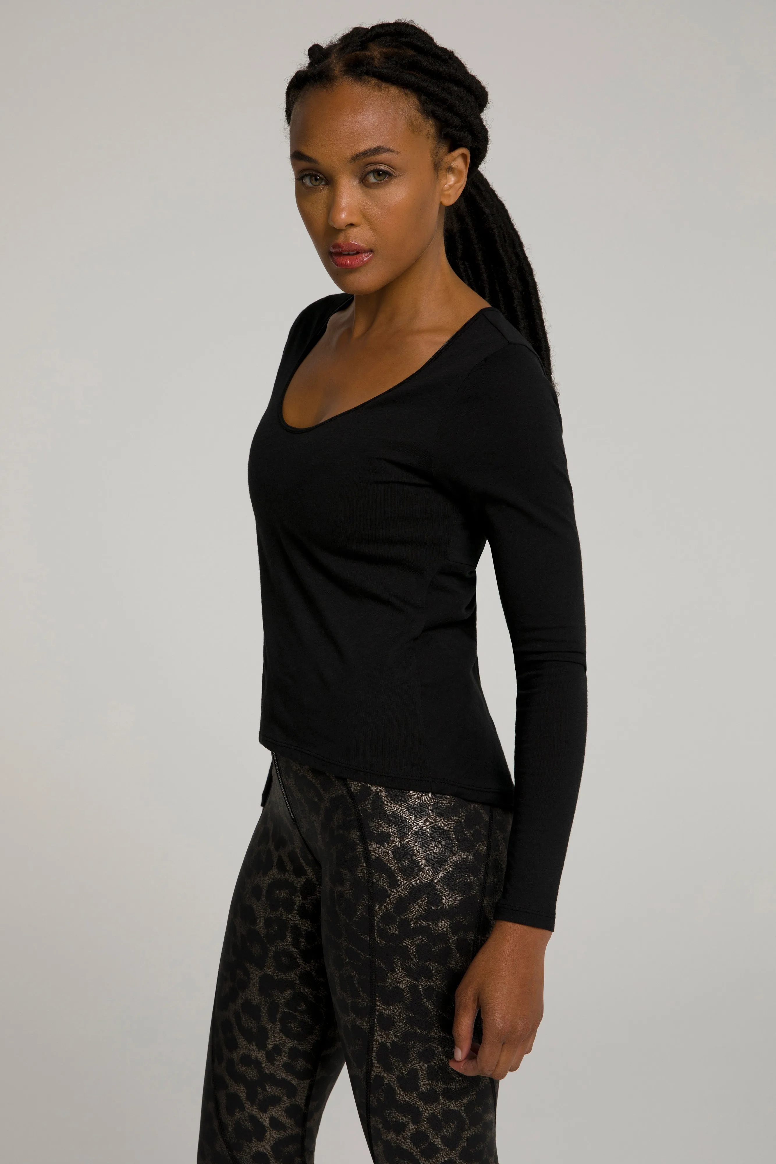 KNOTTED BACK TOP | BLACK001